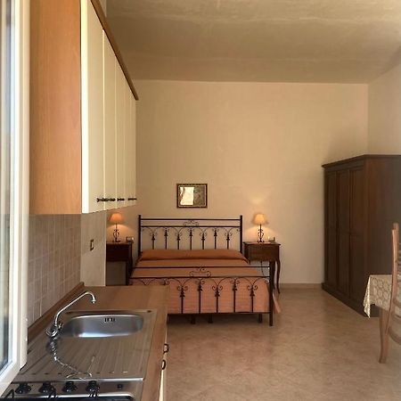 La Rondine Bed And Breakfast Uggiano La Chiesa Luaran gambar