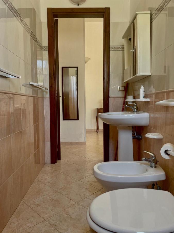 La Rondine Bed And Breakfast Uggiano La Chiesa Luaran gambar