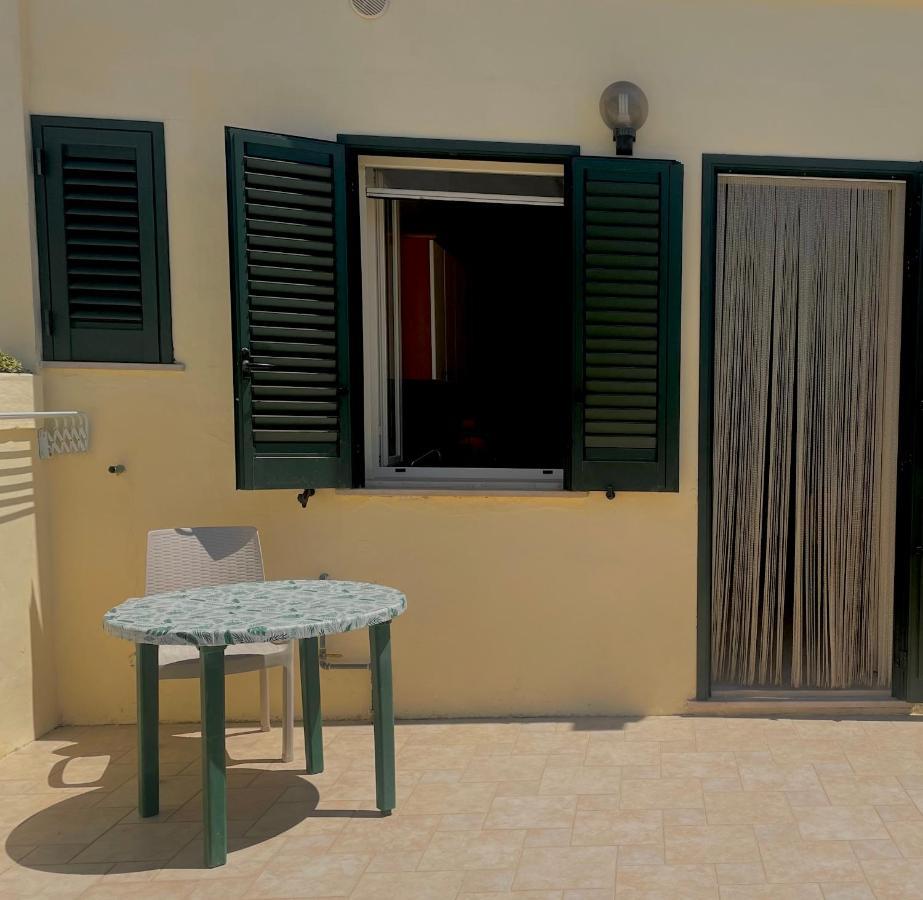 La Rondine Bed And Breakfast Uggiano La Chiesa Luaran gambar