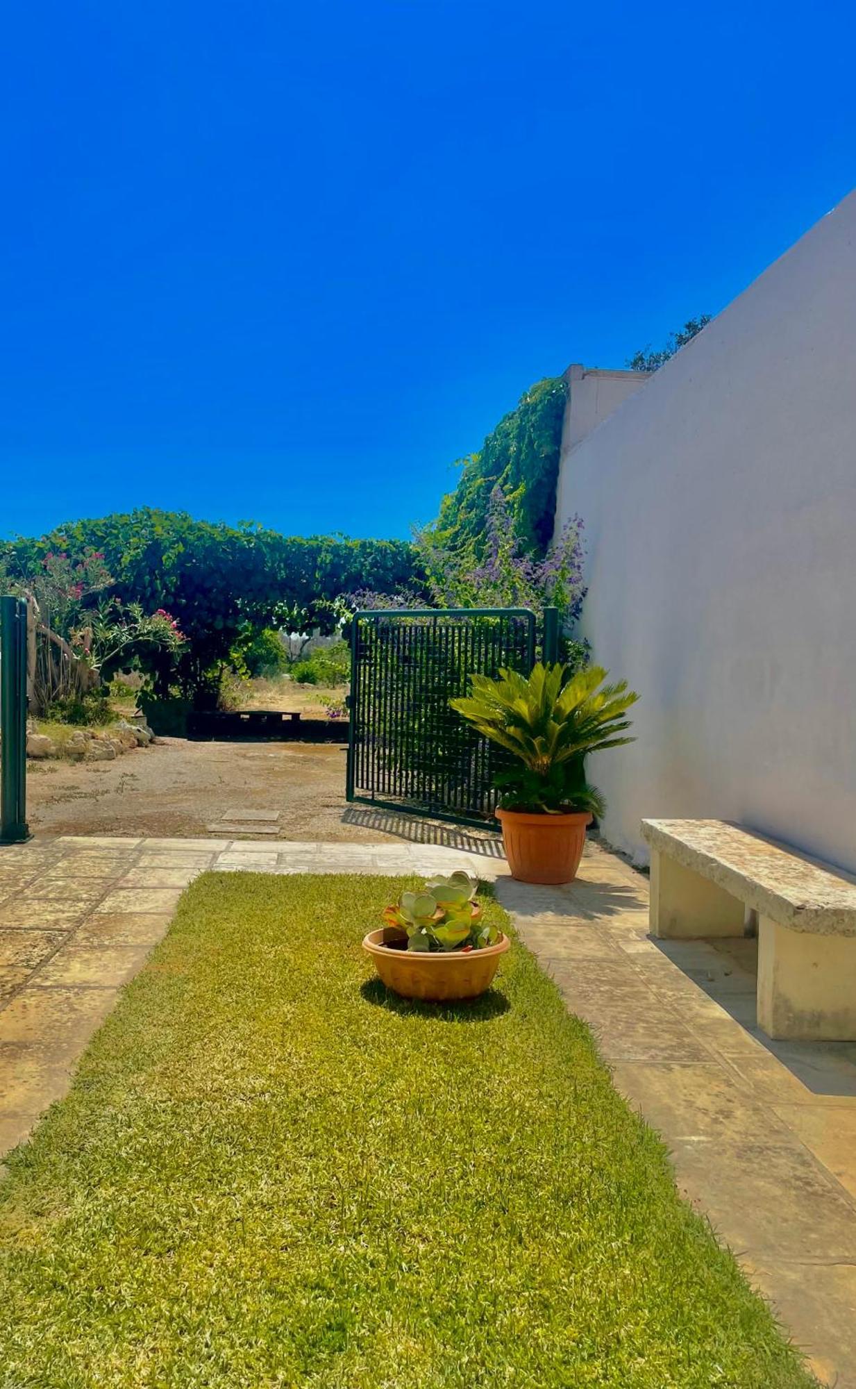La Rondine Bed And Breakfast Uggiano La Chiesa Luaran gambar